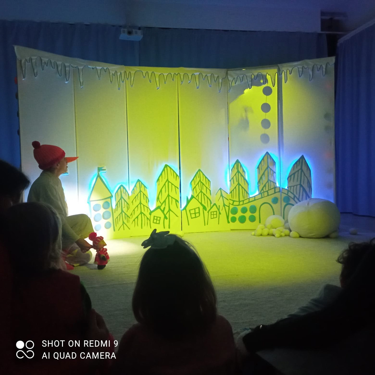 Волшебство для каждого: адаптивный спектакль «Крошка Мороз»