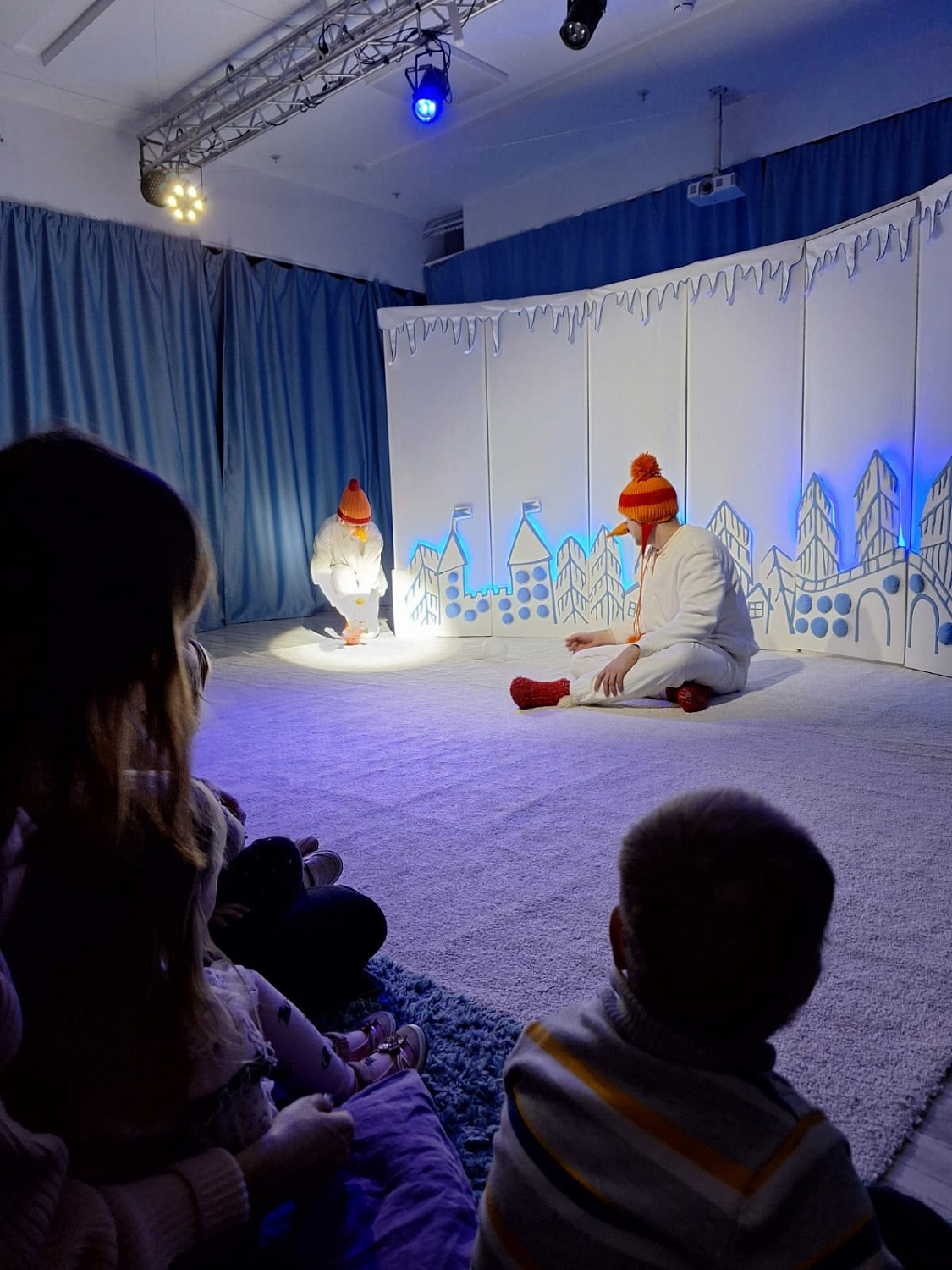 Волшебство для каждого: адаптивный спектакль «Крошка Мороз»