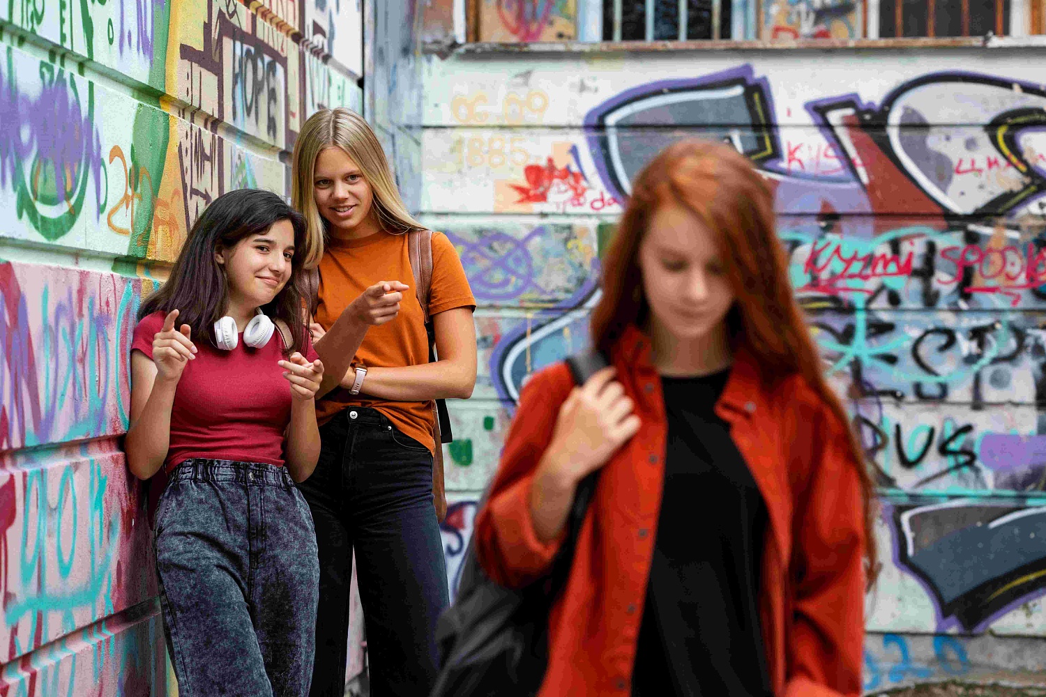 Помогаем. Горячая линия для подростков в сложной ситуации.